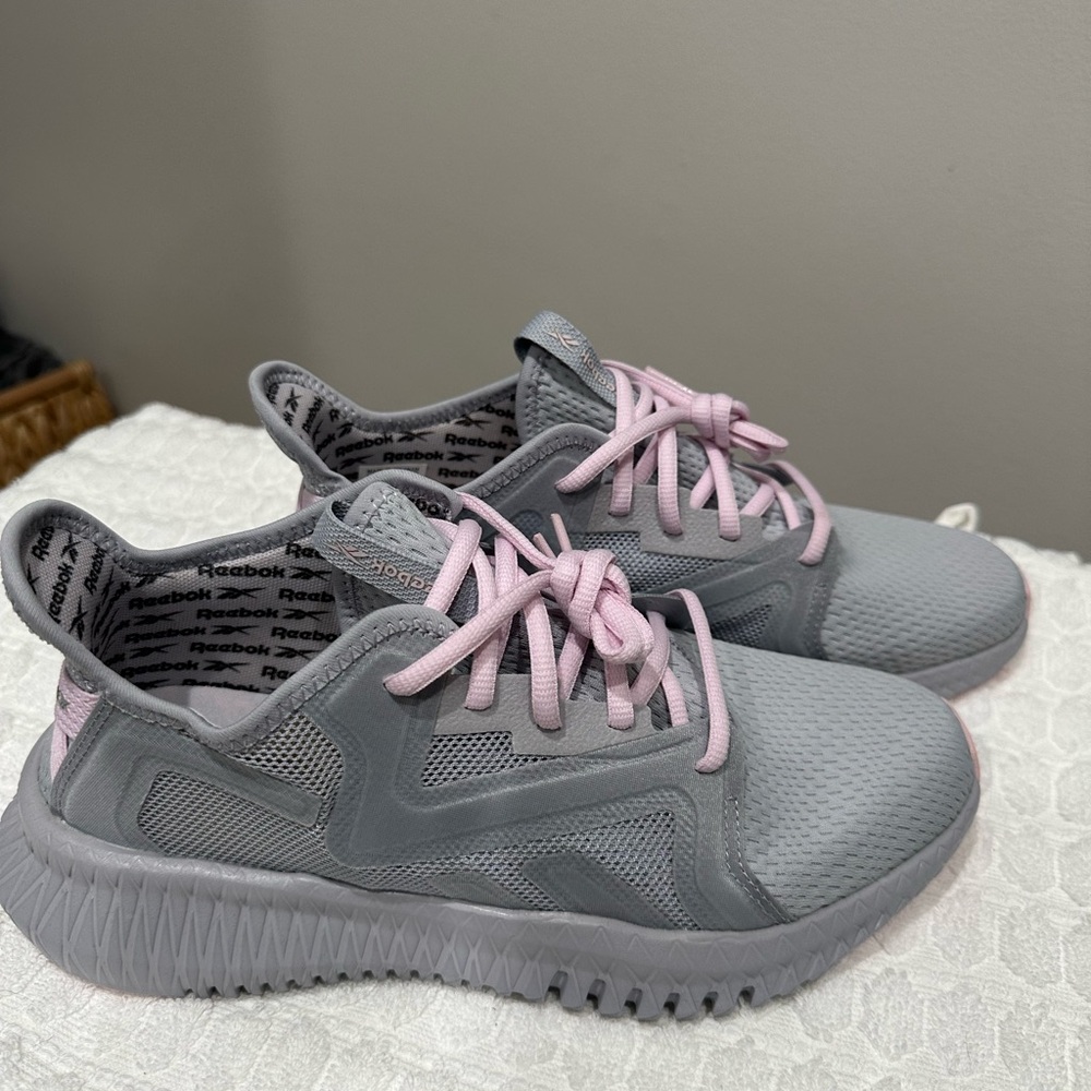 Reebok Women’s Gray and Pink Sneakers size 9